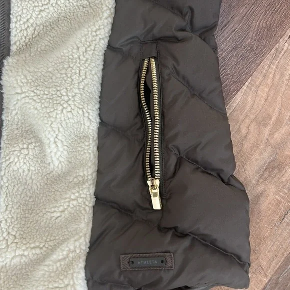 Athleta Responsible Down Tundra Sherpa Puffer Vest Womens Size Medium - Picture 5 of 14